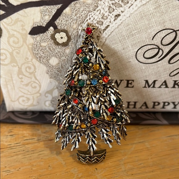 Art  Brand Other - Art Vintage Christmas Tree brooch and small Black Cameo Brooch